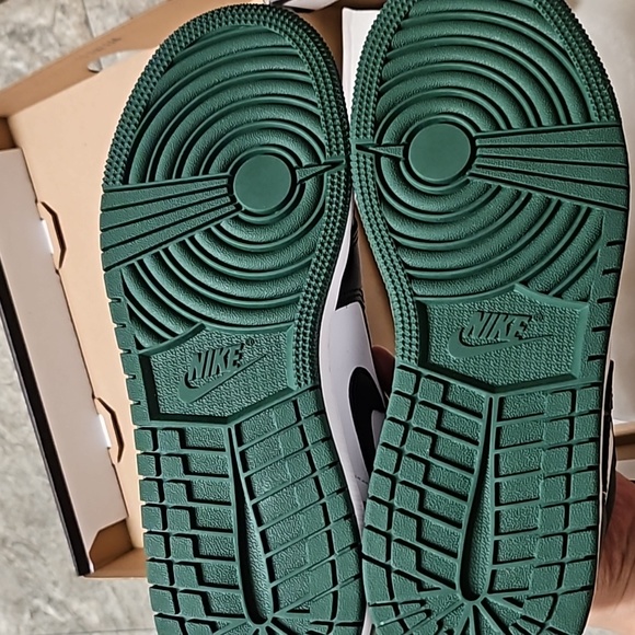 Nike Jordan 1 low GS noble green size 4.5 grade school - Picture 4 of 6